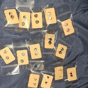 Assorted Stud Earrings Set( Guage Look)